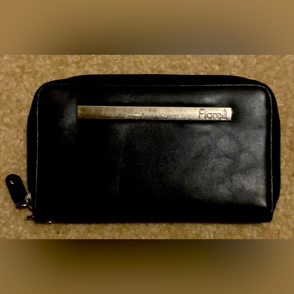 Black clutch never used